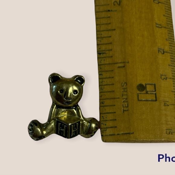Vintage Teddy Bear Pin with H building block. - Picture 6 of 6
